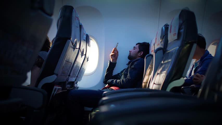 Фото - Врач назвал опасные для здоровья действия при длительном перелете на самолете