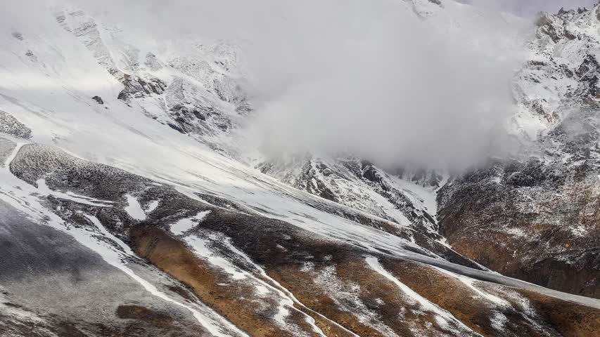 Фото - Десять человек погибли в горах на севере Индии из-за схода лавины