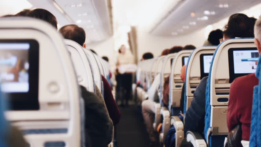 Фото - Стюардесса опровергла хитрый лайфхак туристов получить лишние сиденья в самолете